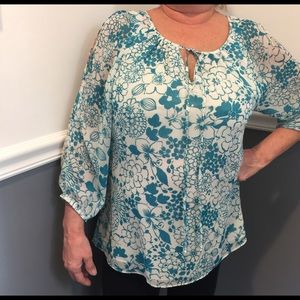 Peck & peck. Cute white with turquoise blouse